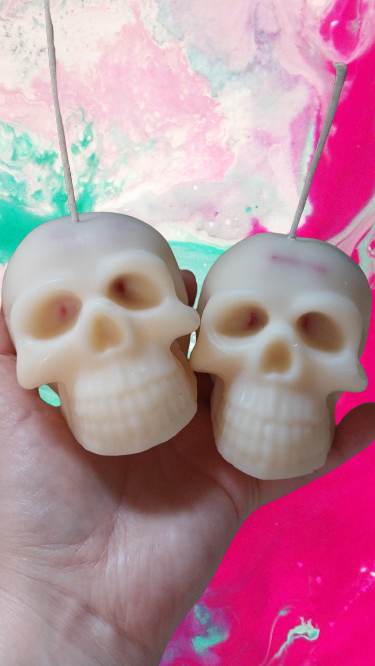 Bleeding skull candle