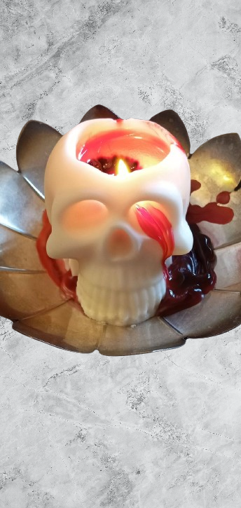 Bleeding skull candle