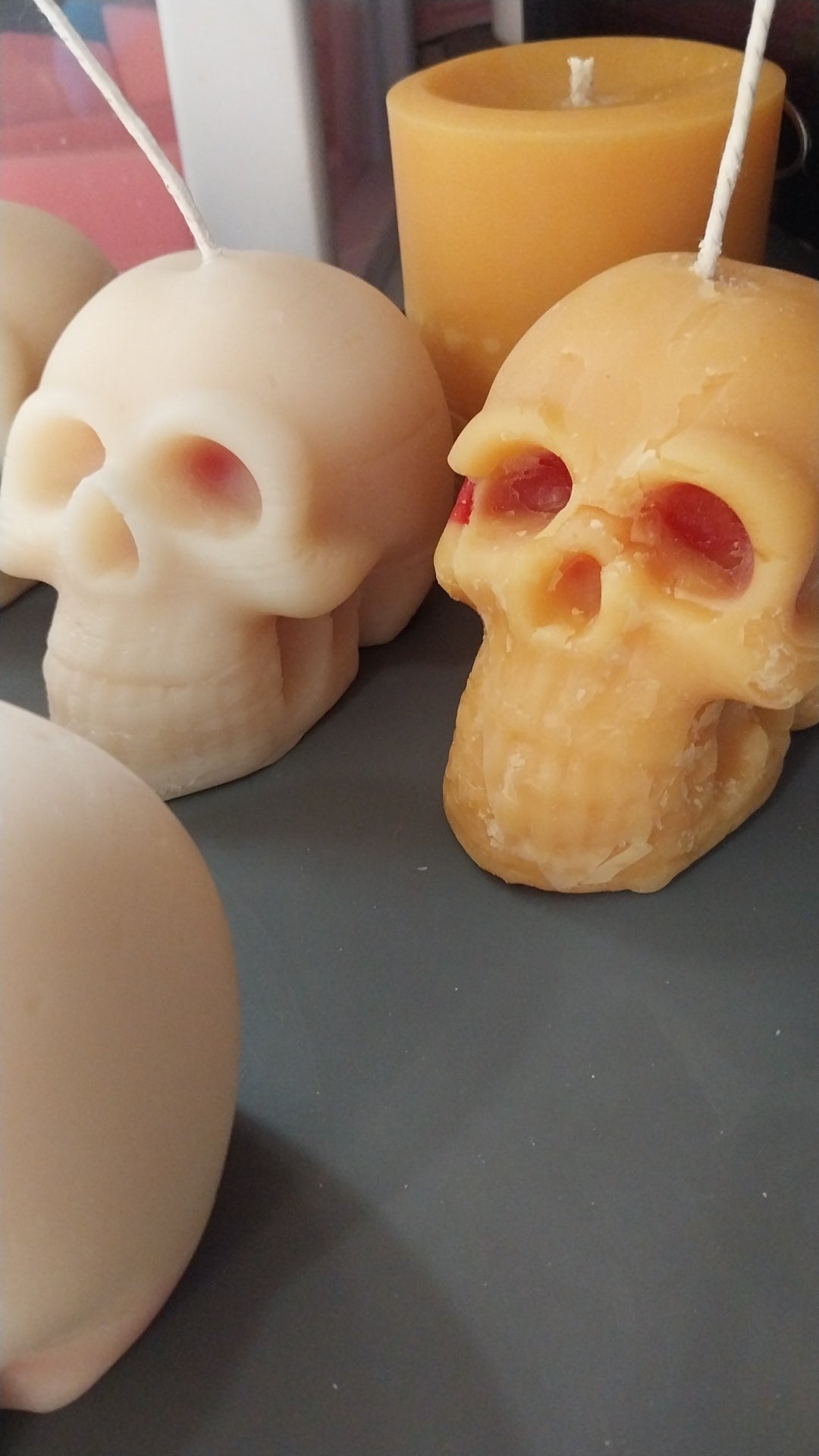 Bleeding skull candle