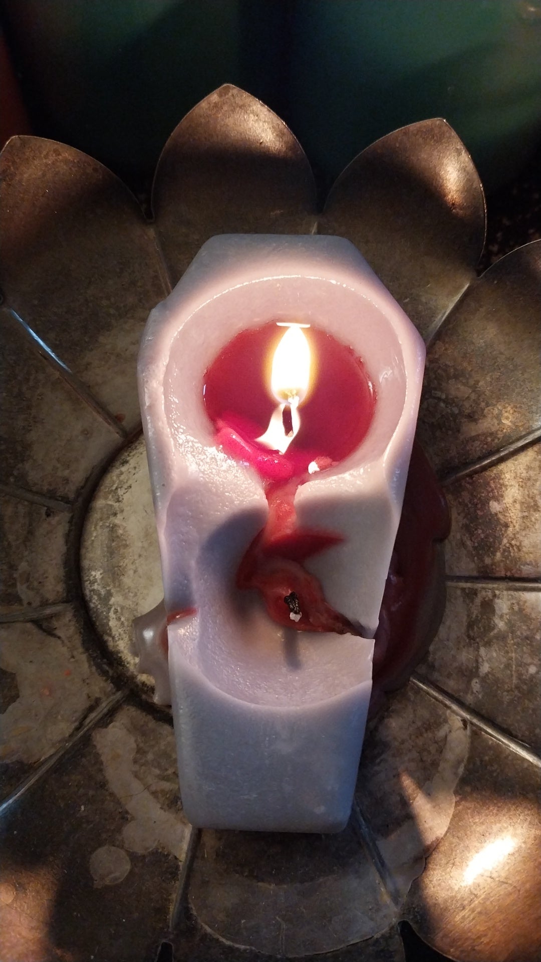 Color changing Coffin candle