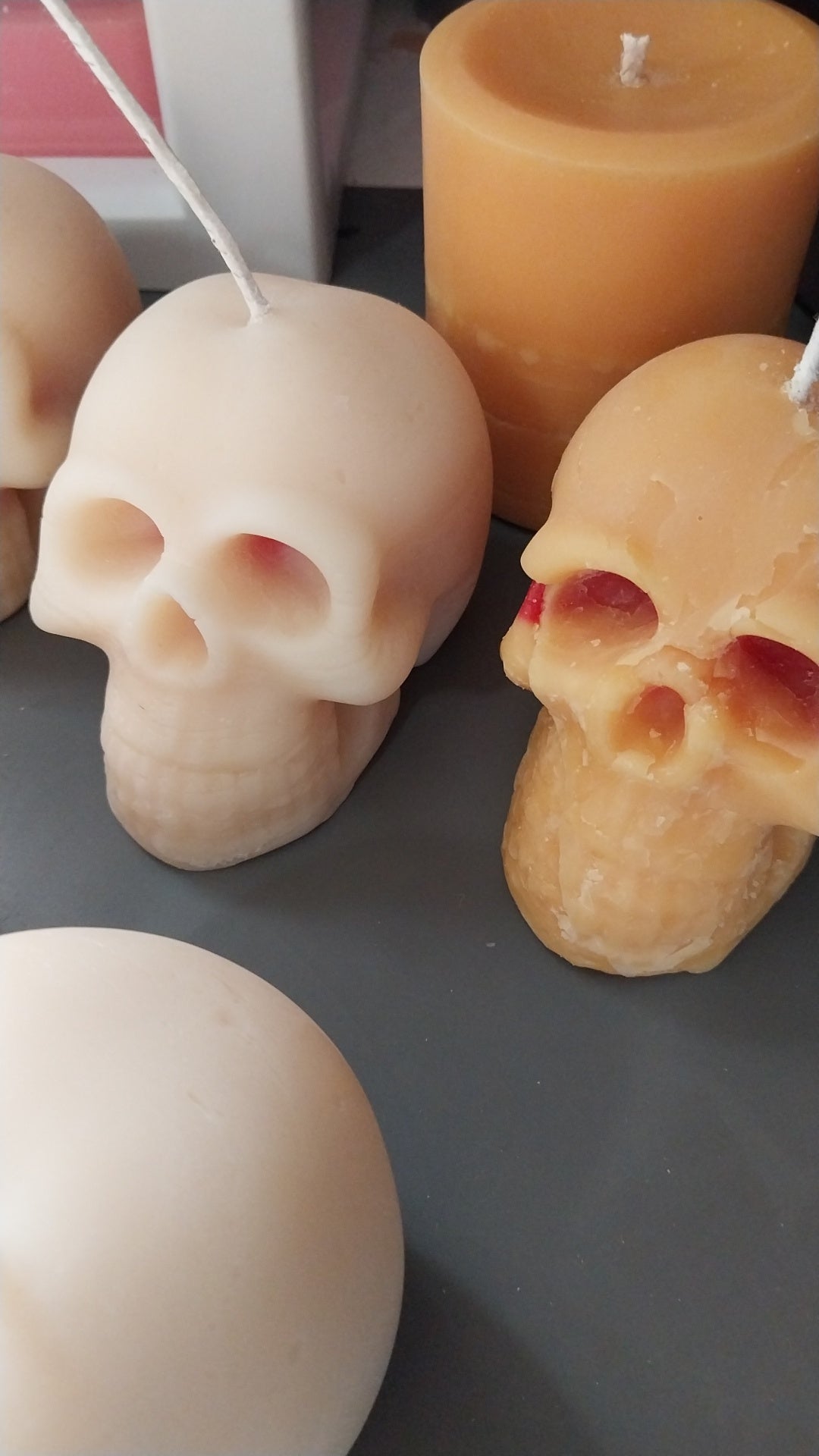 Bleeding skull candle