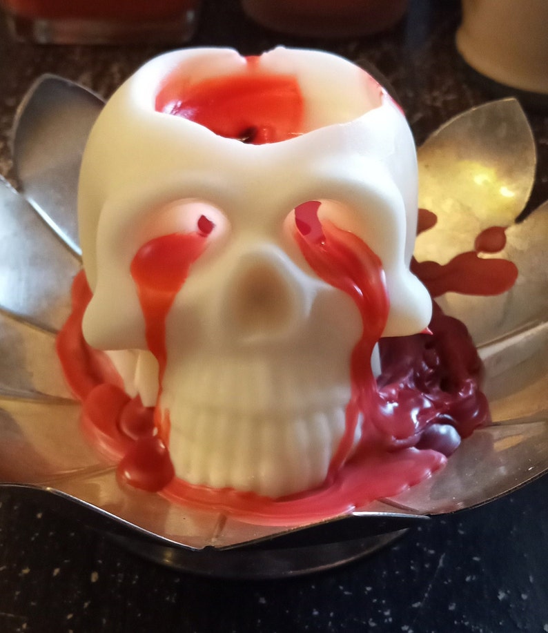 Bleeding skull candle