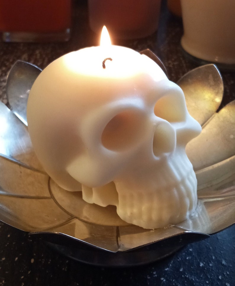 Bleeding skull candle