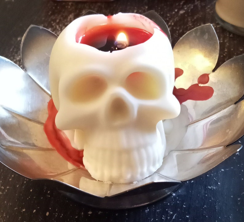 Bleeding skull candle