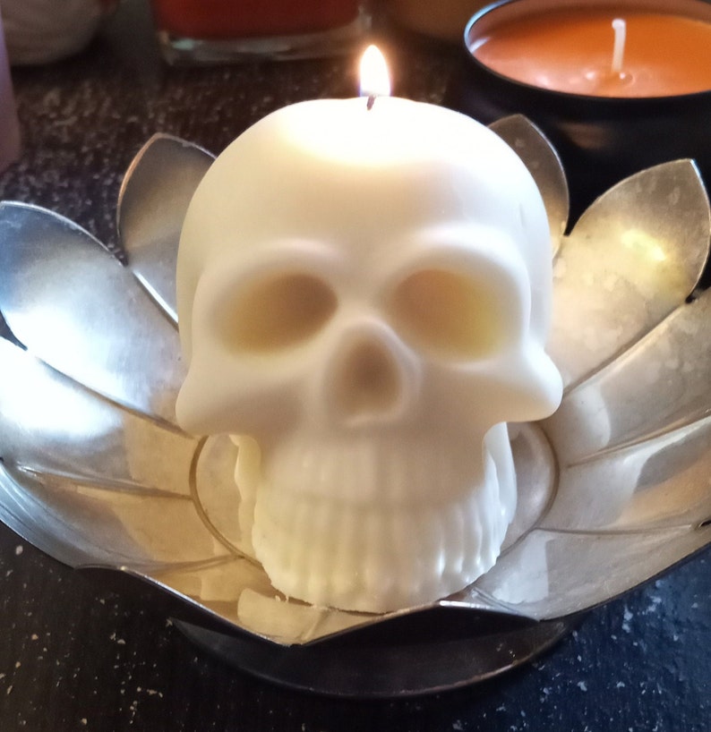 Bleeding skull candle